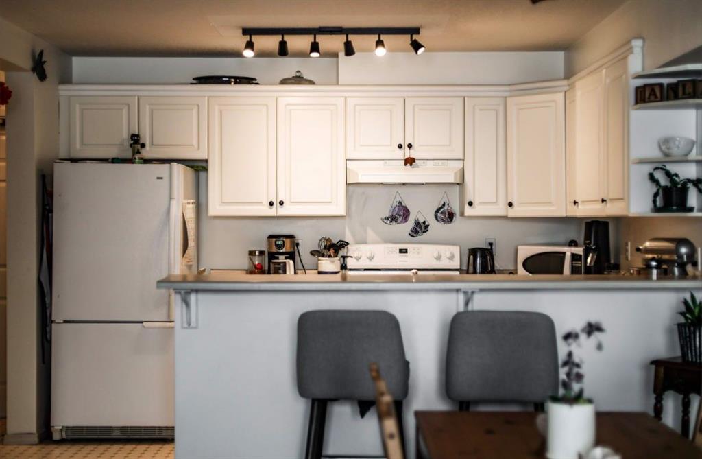 209, 620 Columbia Boulevard W, A2302328, Alberta,