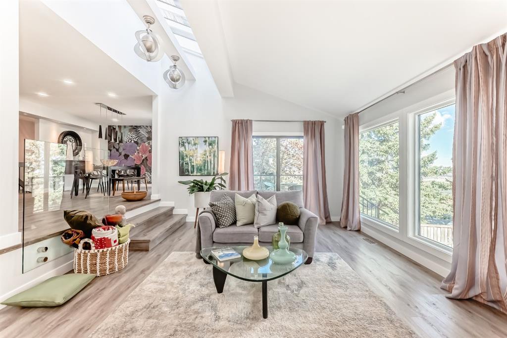 Fifth View of 22 Coach Manor Terrace SW, Coach Hill, Calgary, Alberta, T3H 1C3