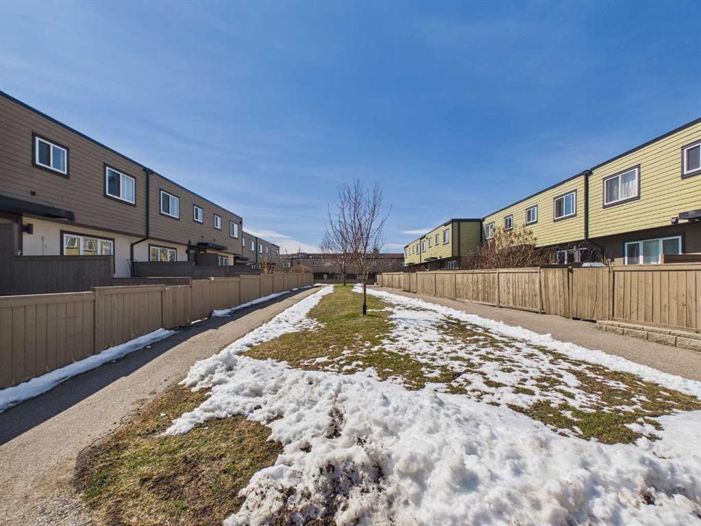 Third View of 68, 3809 45 Street SW, Glenbrook, Calgary, Alberta, T3E3H4