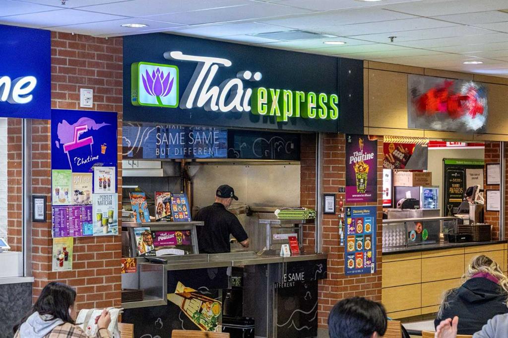 Third View of #Z-118, 4825 Mount Royal Gate SW, Lincoln Park, Calgary, Alberta, T3E 6K6