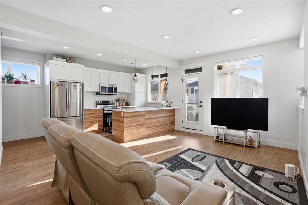 Fourth View of 402, 10060 46 Street NE, Saddle Ridge, Calgary, Alberta, T3J2H8