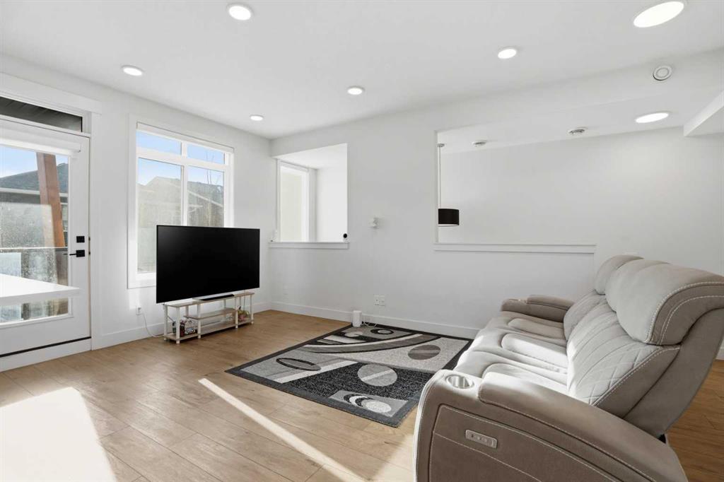 Fifth View of 402, 10060 46 Street NE, Saddle Ridge, Calgary, Alberta, T3J2H8