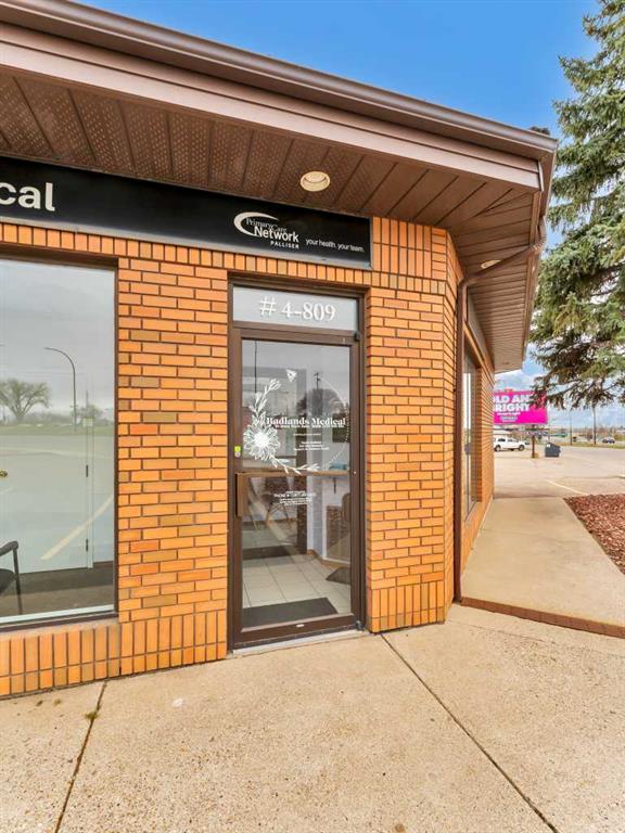 Third View of 4, 809 Bullivant Crescent SW, SW Hill, Medicine Hat, Alberta, T1A 5G5