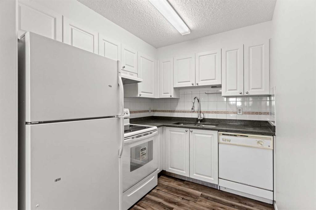 Third View of 3320, 6818 Pinecliff Grove NE, Pineridge, Calgary, Alberta, T1Y 7L2