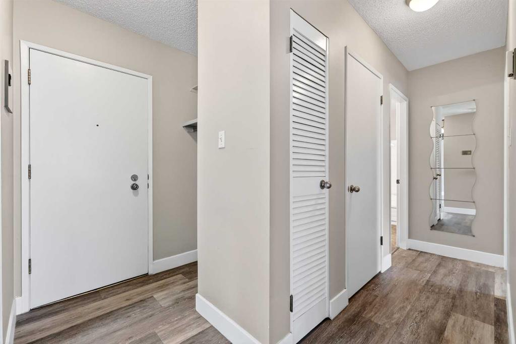 Third View of 402, 635 56 Avenue SW, Windsor Park, Calgary, Alberta, T2V 0G9