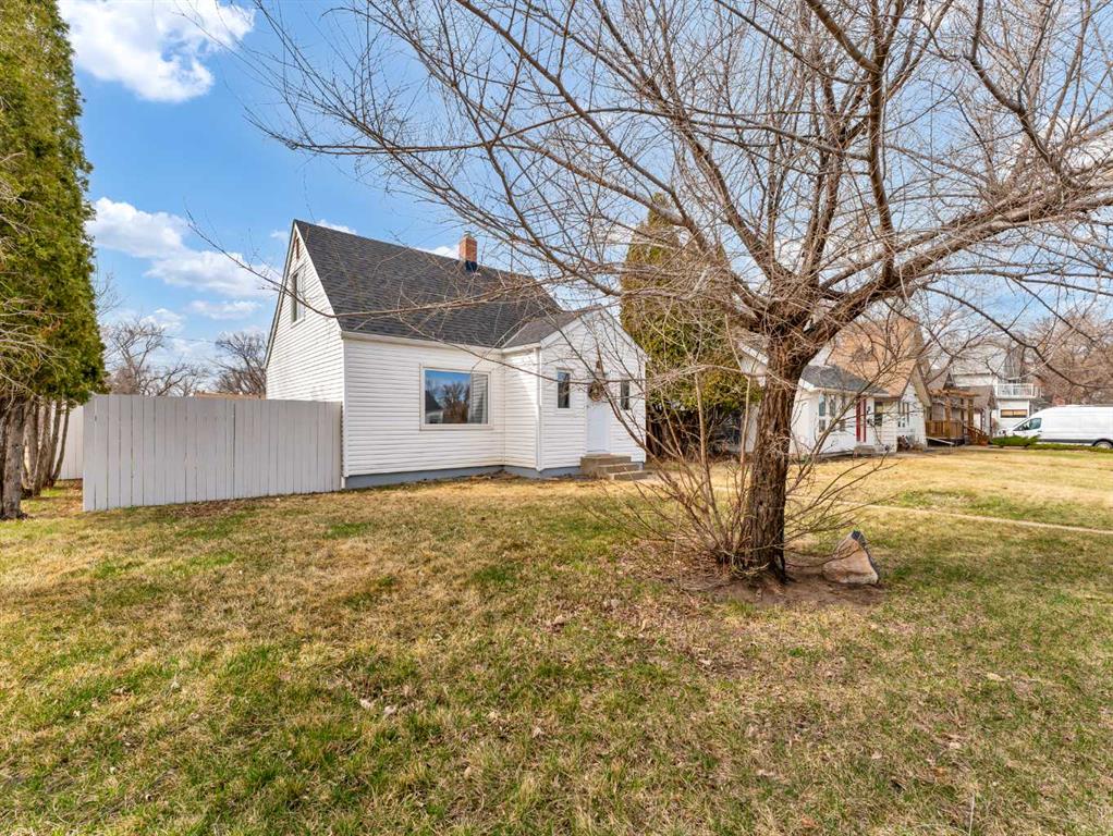 Third View of 73 9 Street SE, SE Hill, Medicine Hat, Alberta, T1A1N1