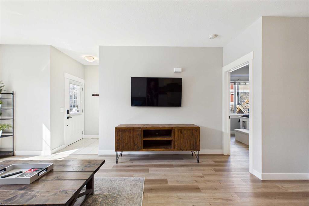 Fifth View of 1, 67 West Coach Manor SW, West Springs, Calgary, Alberta, T3H 1R7