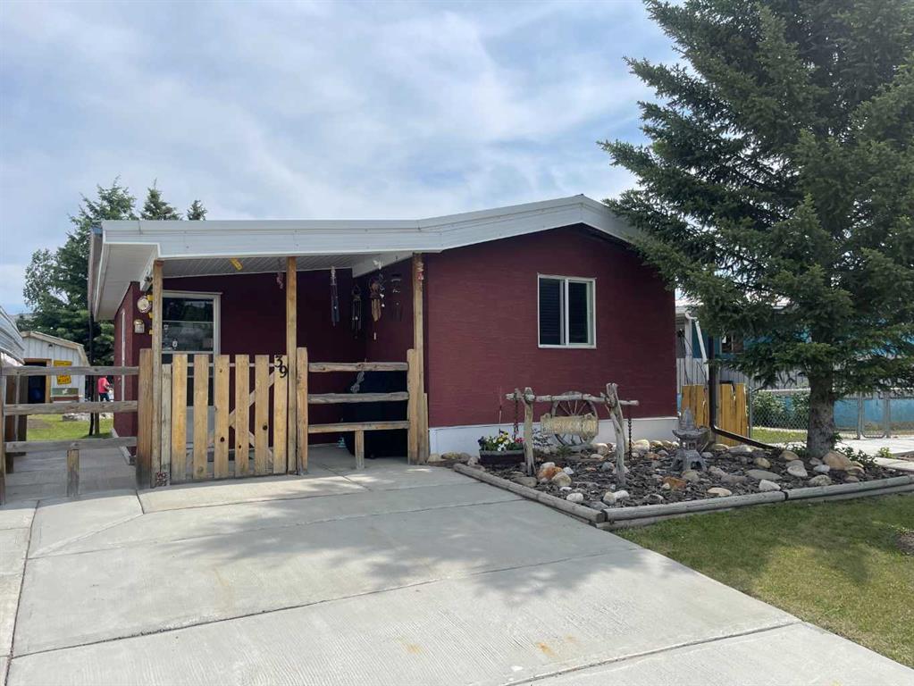 39 Southridge Crescent , A2302735, Alberta,