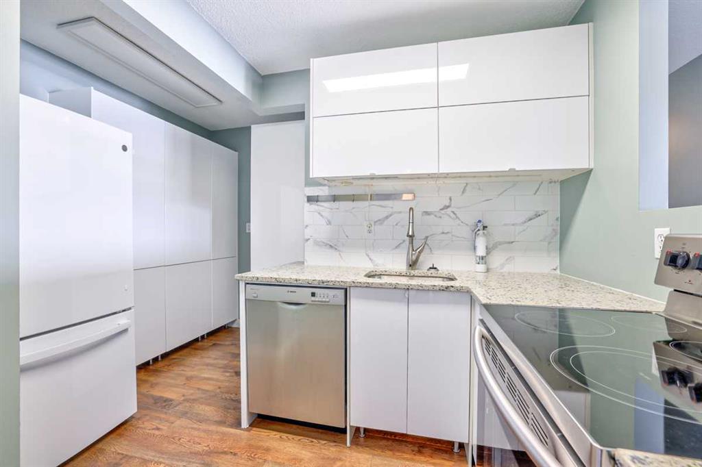 Second View of 35B, 231 Heritage Drive SE, Acadia, Calgary, Alberta, T2N 1N2