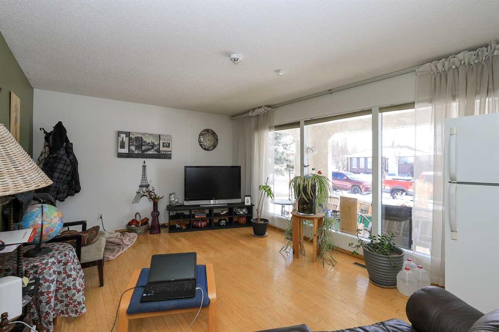 Fifth View of 98 Welton Crescent , West Park, Red Deer, Alberta, T4N 6B3