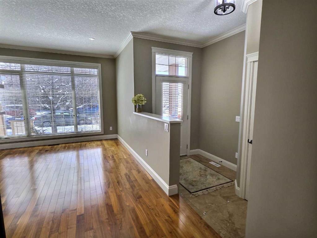 Fourth View of 1, 406 19 Avenue NE, Winston Heights/Mountview, Calgary, Alberta, T2E 1P3