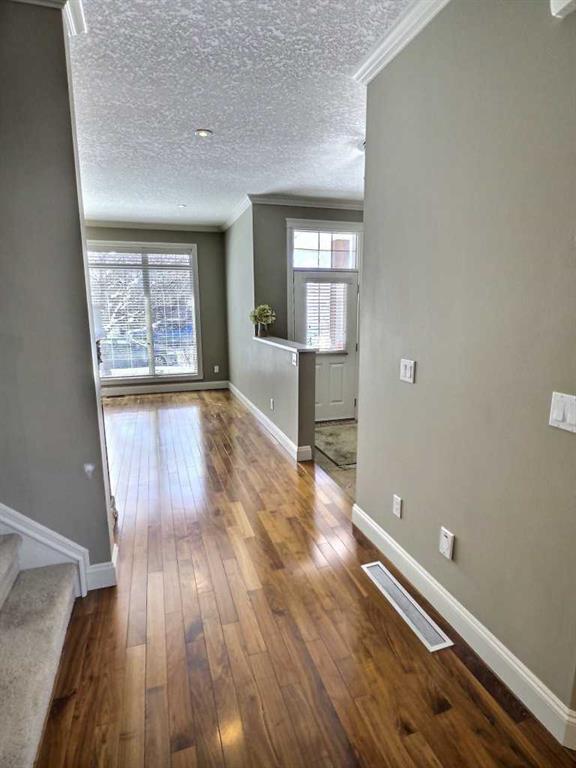 Fifth View of 1, 406 19 Avenue NE, Winston Heights/Mountview, Calgary, Alberta, T2E 1P3