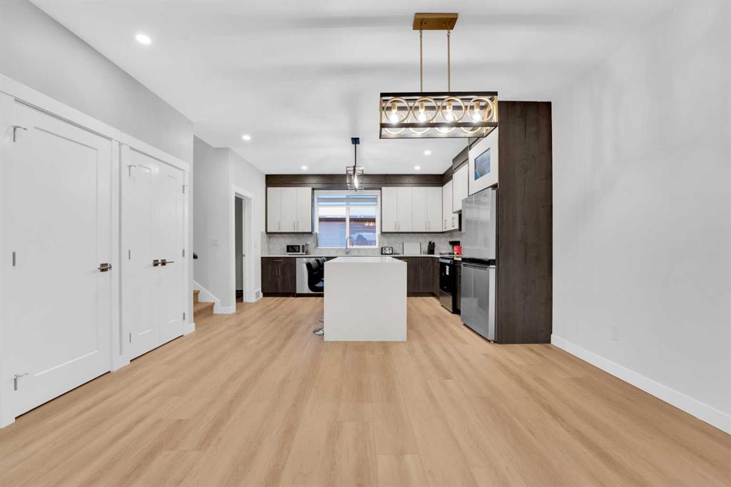 Main View of 214 99 Avenue SE, Willow Park, Calgary, Alberta, T2J 0J1