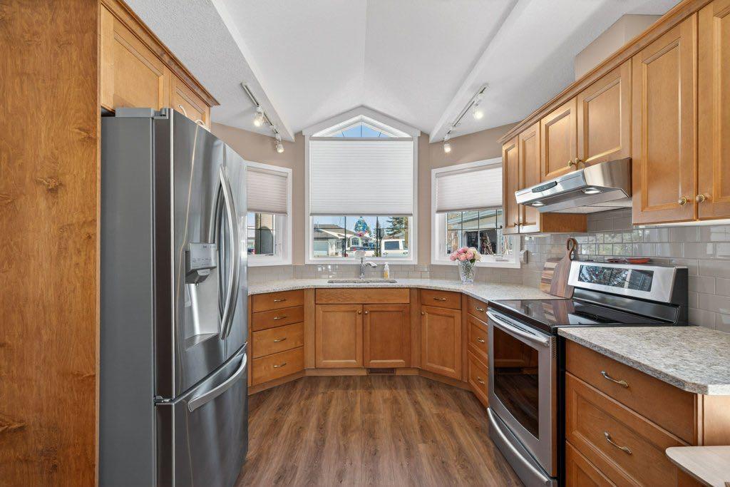 Fourth View of 315 Triune Bay , Prince Of Peace Village, Rural Rocky View County, Alberta, T1X 1G4