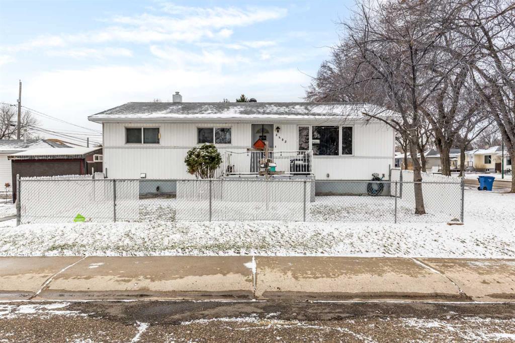 Second View of 2405 16 Avenue SE, Crestwood-Norwood, Medicine Hat, Alberta, T1A 3T5