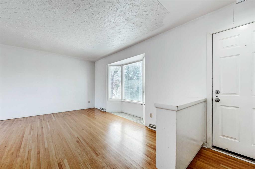 Fifth View of 48 Westover Drive SW, Westgate, Calgary, Alberta, T3C 2S4