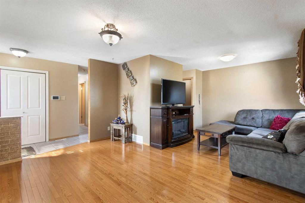 Third View of 1108 Marcombe Crescent NE, Marlborough, Calgary, Alberta, T2A4H7
