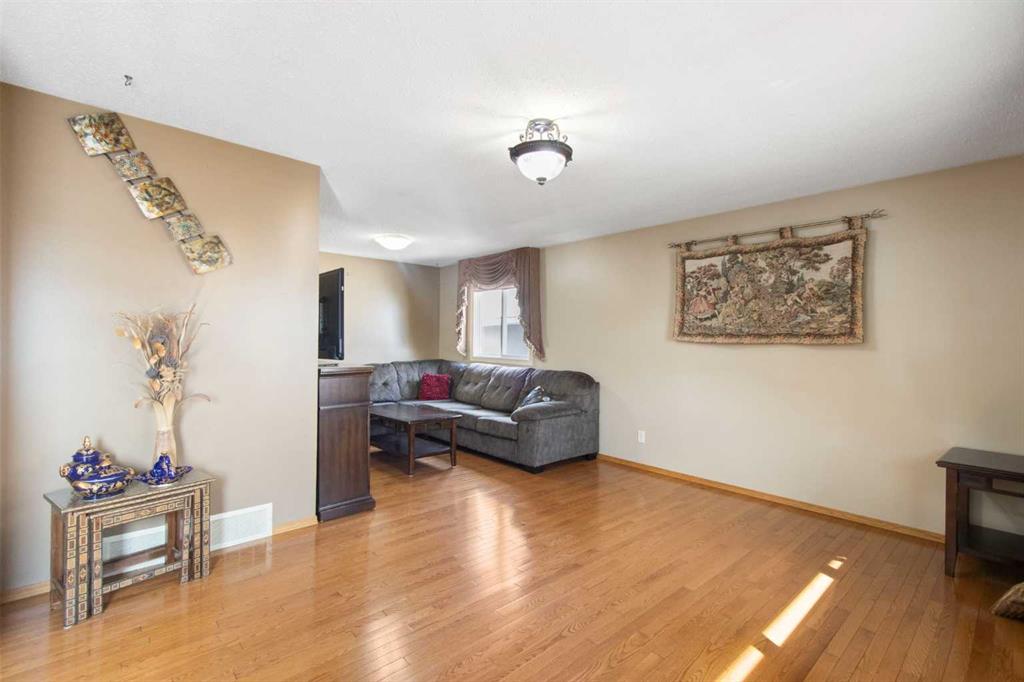 Fifth View of 1108 Marcombe Crescent NE, Marlborough, Calgary, Alberta, T2A4H7