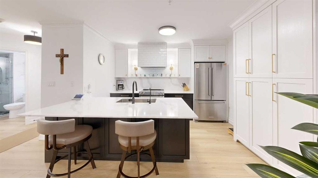 Third View of 114, 777 3rd Avenue Avenue SW, Downtown Commercial Core, Calgary, Alberta, T2P 0G8