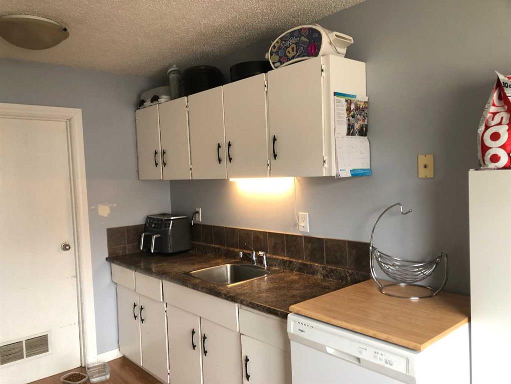 Fourth View of 101 #41 MILL Street , Hardisty, Hinton, Alberta, T7V 1T2