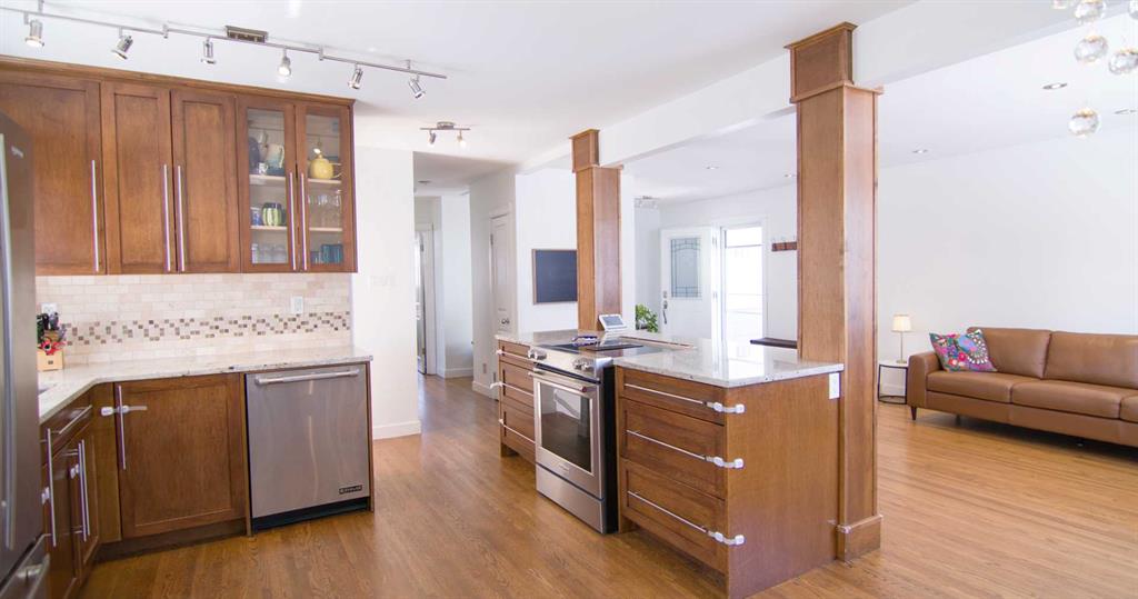 Fifth View of 15 Hamlet Road SW, Haysboro, Calgary, Alberta, T2V 3C9