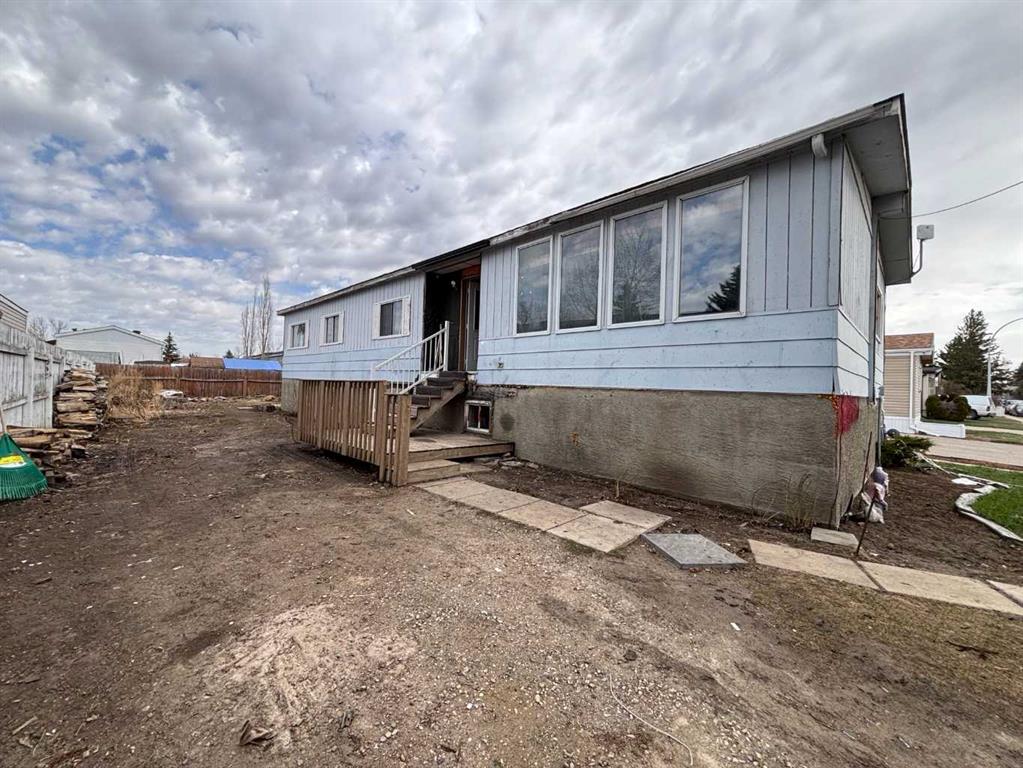 858 Briarwood Road , A2303903, Alberta,