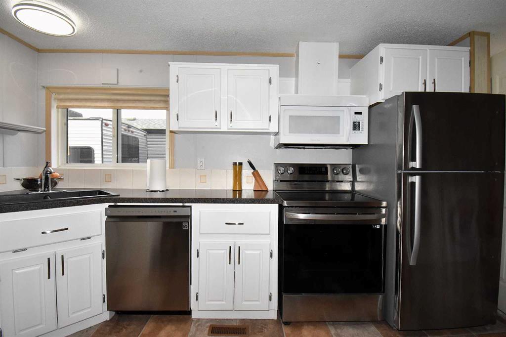 Fourth View of 218 Skogg Avenue NW, Hardisty, Hinton, Alberta, T7V 1A6