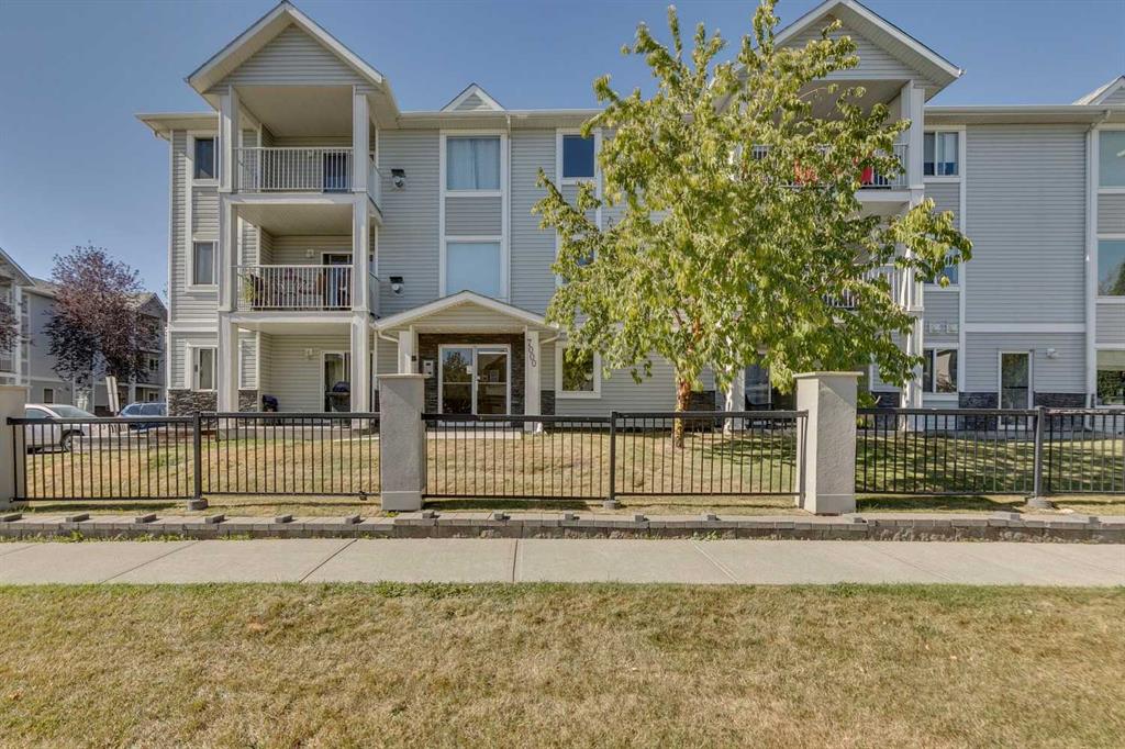 Second View of 301, 7301 Valleyview Park SE, Dover, Calgary, Alberta, T2B 3R6