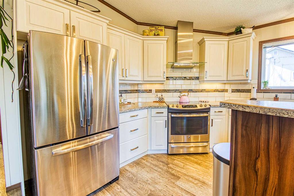 Fifth View of 1004 6th Avenue , N/A, Beaverlodge, Alberta, T0H 0C0