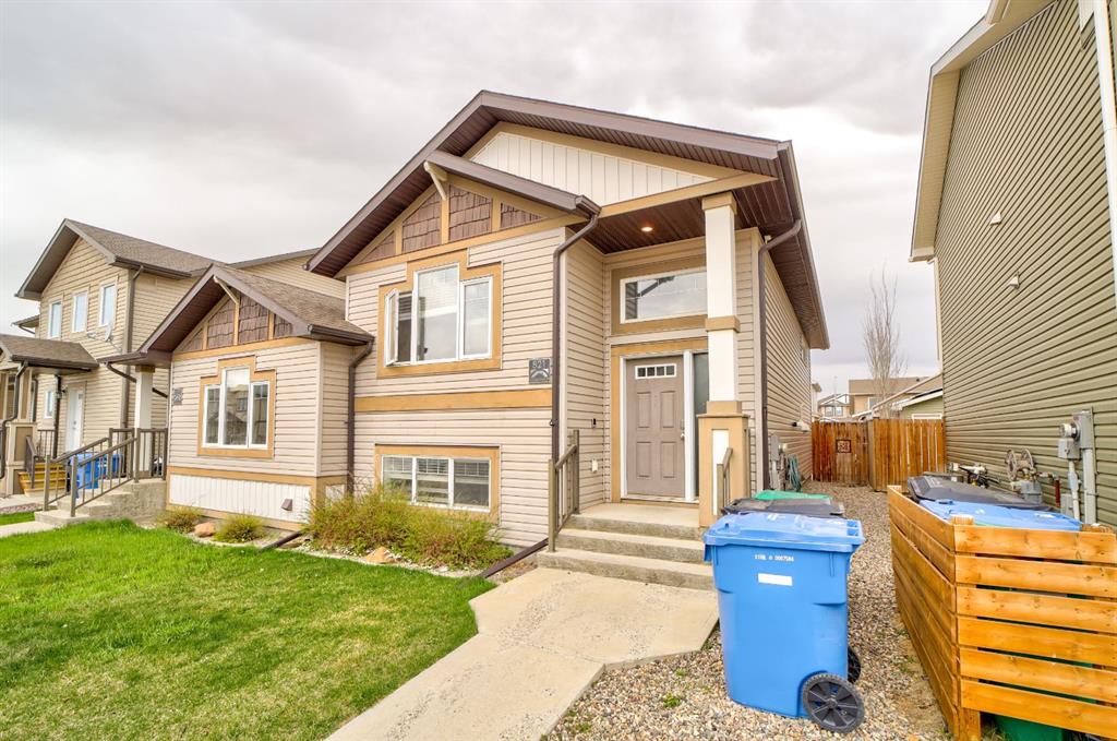 Third View of 821 Silkstone Close W, Copperwood, Lethbridge, Alberta, T1J 5C6