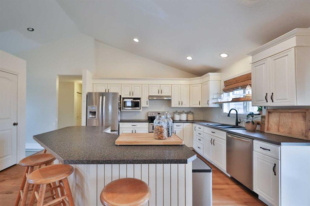 Third View of 234 1A Street NE, NONE, Magrath, Alberta, T0K 1J0