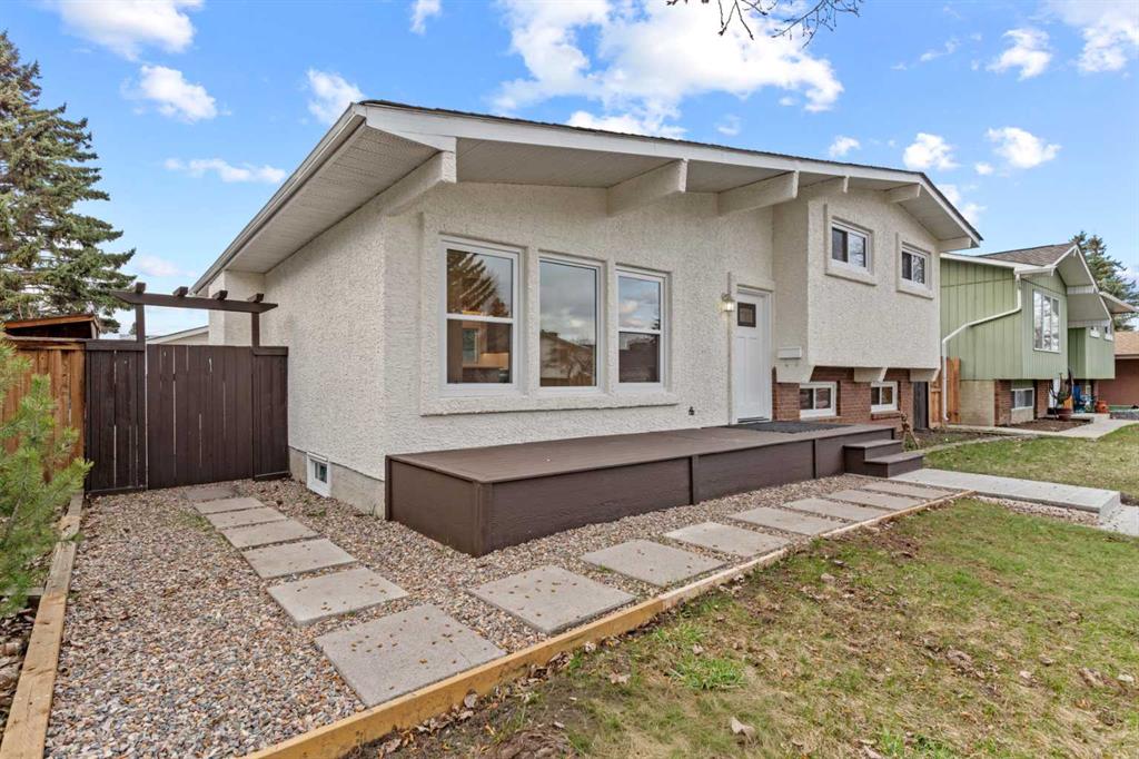 Third View of 212 Queen Anne Road SE, Queensland, Calgary, Alberta, T2J 4S7