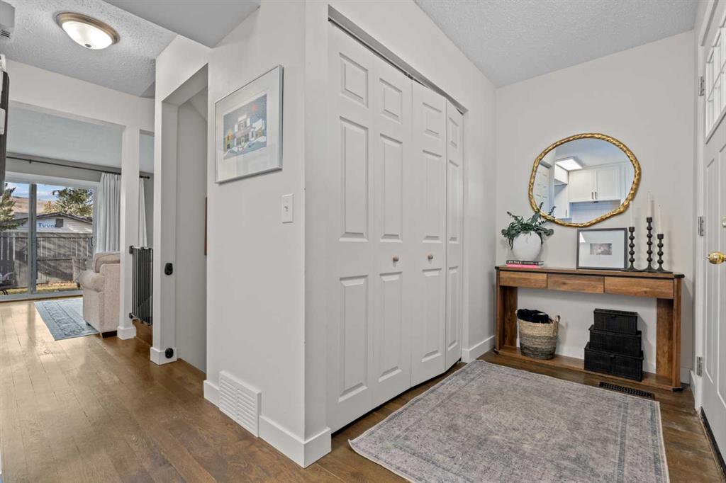 Fifth View of 404, 6223 31 Avenue NW, Bowness, Calgary, Alberta, T3B 3X2