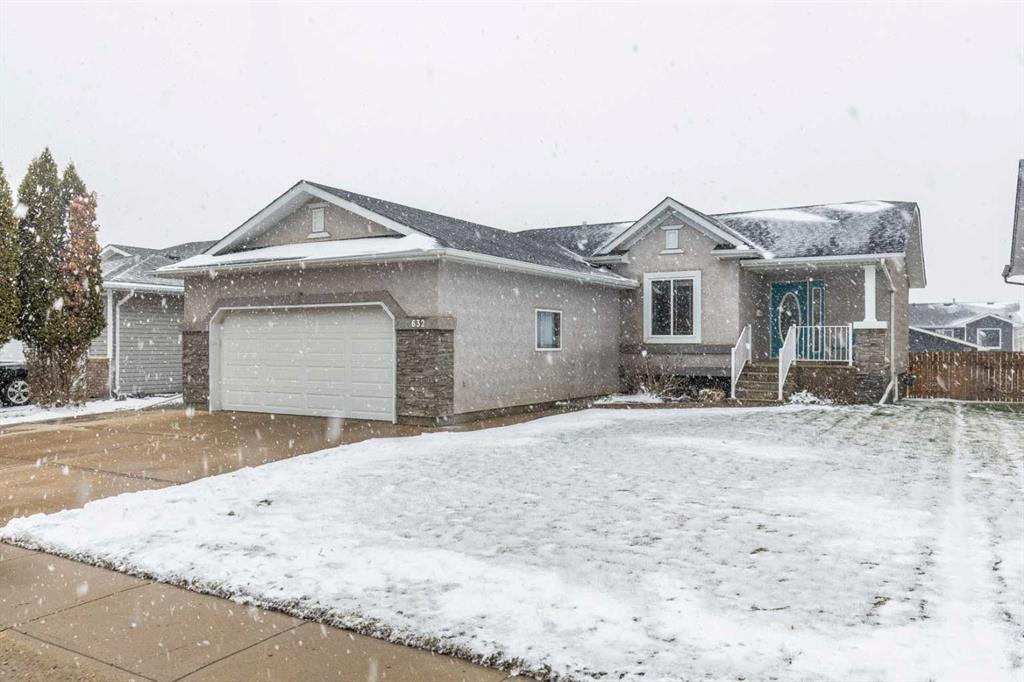 Third View of 632 Hemingway Crescent NE, Northeast Crescent Heights, Medicine Hat, Alberta, T1C1X5