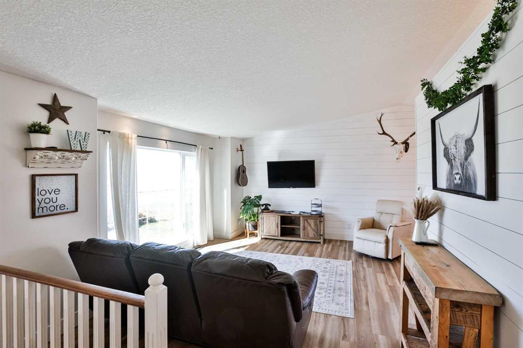 Fifth View of 225 E 400 S  , NONE, Raymond, Alberta, T0K 2S0