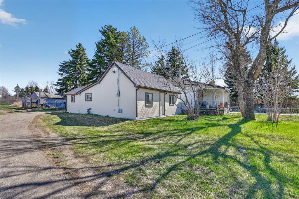 Third View of 331 N 200 E  , NONE, Raymond, Alberta, T0K 2S0