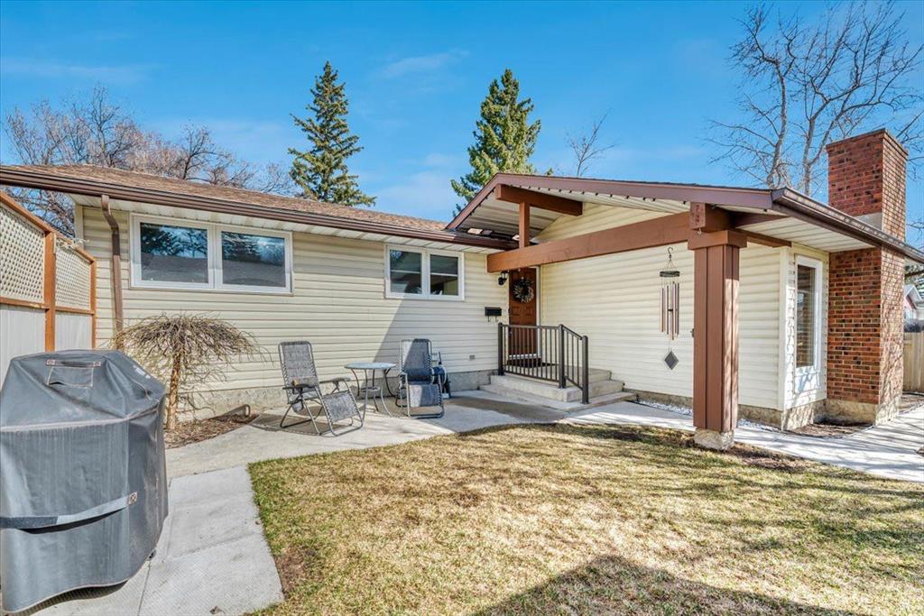 Third View of 12336 Woodview Road SW, Woodlands, Calgary, Alberta, T2W 2Y6