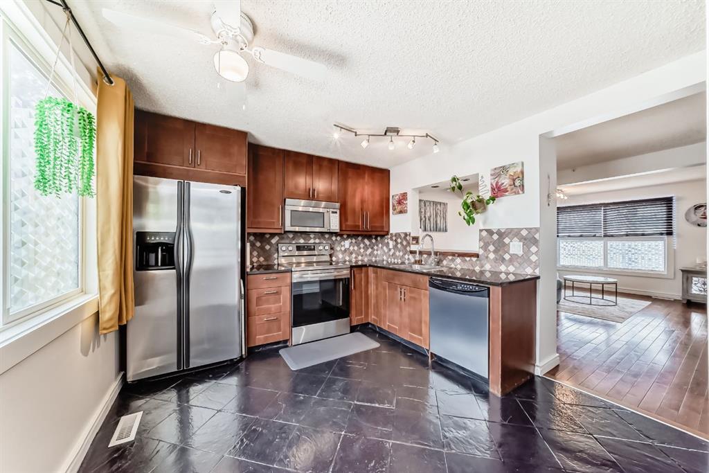 Third View of 534 Woodbine Boulevard SW, Woodbine, Calgary, Alberta, T2W 4Z9