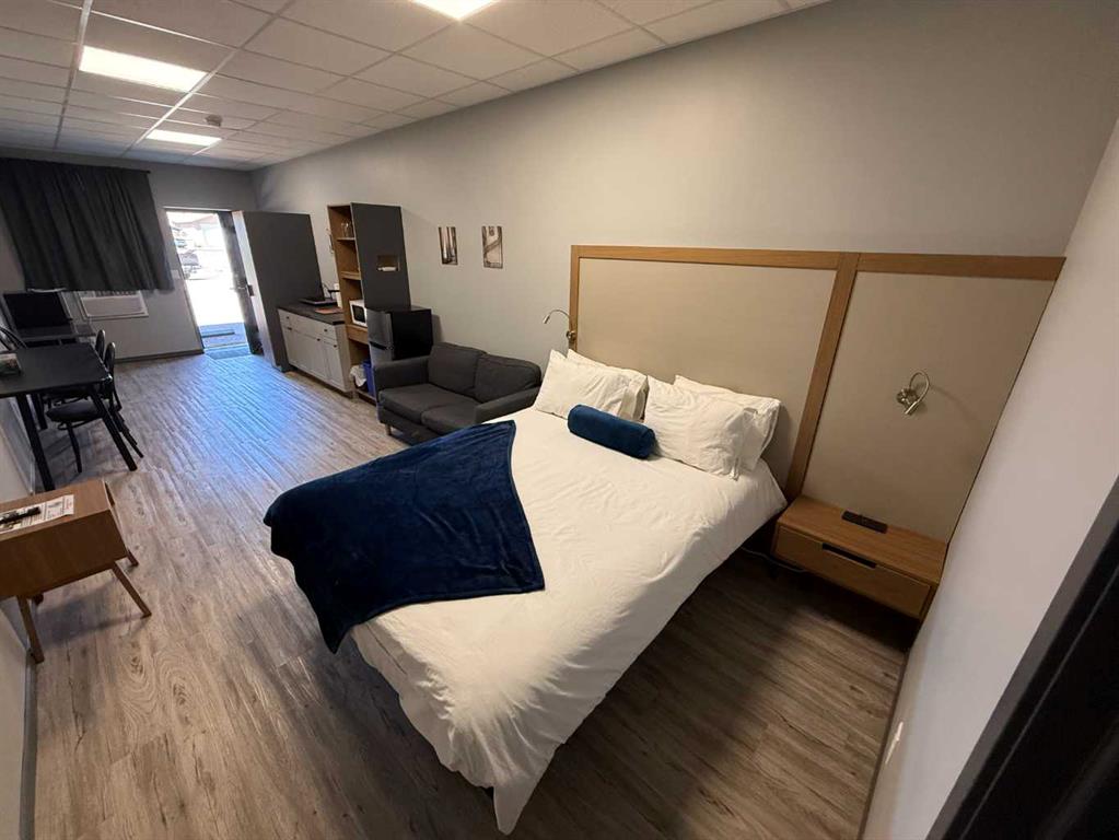 Third View of 10 3 Street NE, NONE, Redcliff, Alberta, T1J2P0