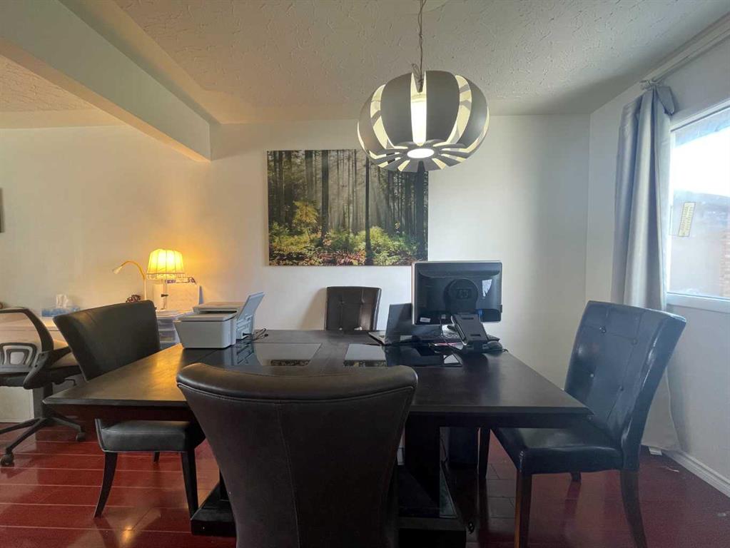 Fifth View of 1407 Northmount Drive NW, Brentwood, Calgary, Alberta, T2L 0G4