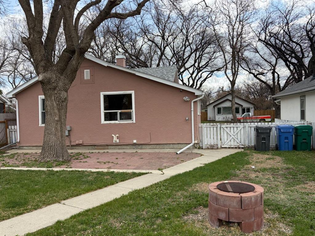 Fourth View of 810 12A Street N, Senator Buchanan, Lethbridge, Alberta, T1H 2K5