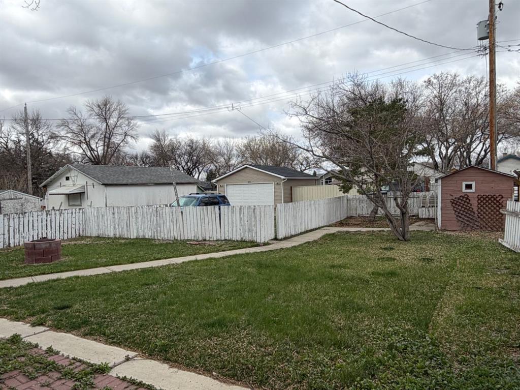 Fifth View of 810 12A Street N, Senator Buchanan, Lethbridge, Alberta, T1H 2K5