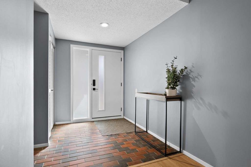 Fifth View of 31, 2225 Oakmoor Drive SW, Palliser, Calgary, Alberta, T2V 4N5