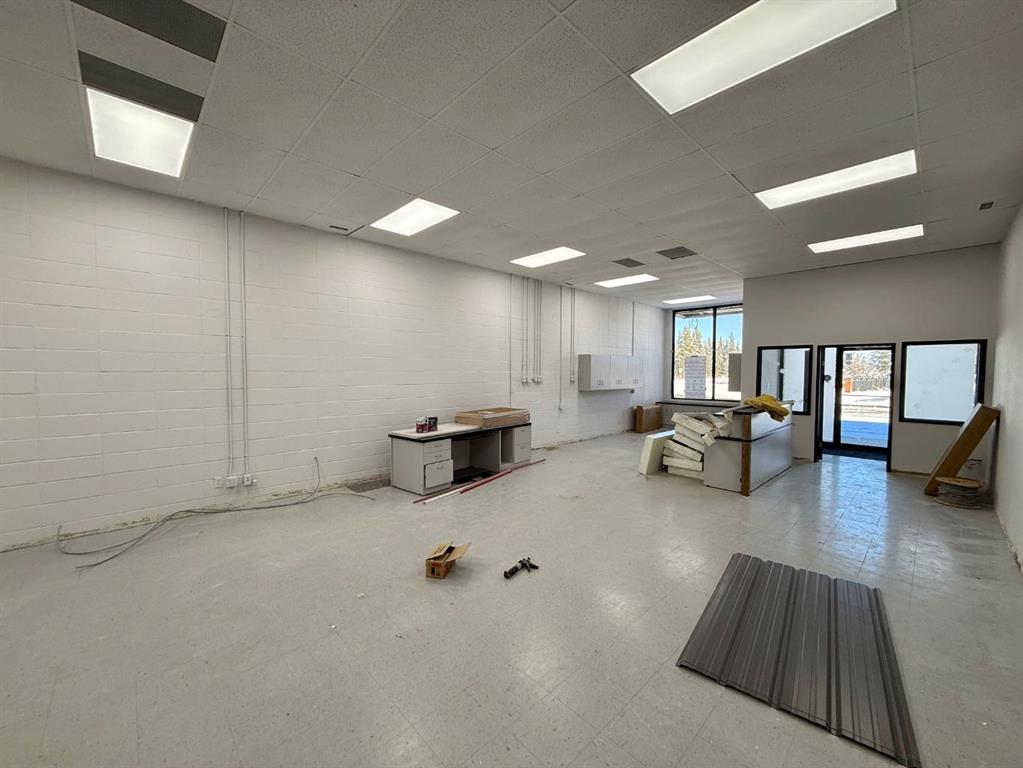 Fourth View of Bay 10, 101 Government Road , Hardisty, Hinton, Alberta, T7V1B7