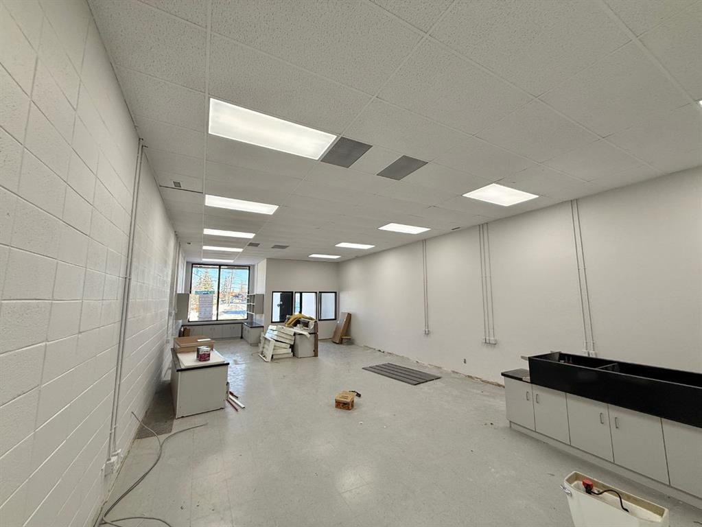 Fifth View of Bay 10, 101 Government Road , Hardisty, Hinton, Alberta, T7V1B7