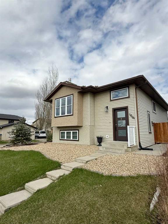 Second View of 1004, 13 Street Street SE, Sunshine Meadow, High River, Alberta, T1V 1L4