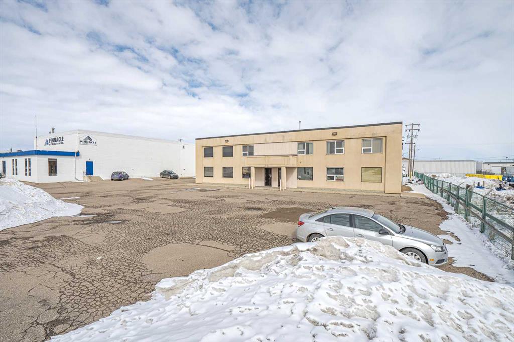 Fifth View of Bay 4, 5208 62 Street , Glen E. Neilsen Industrial Park, Lloydminster, Alberta, T9V 2E4