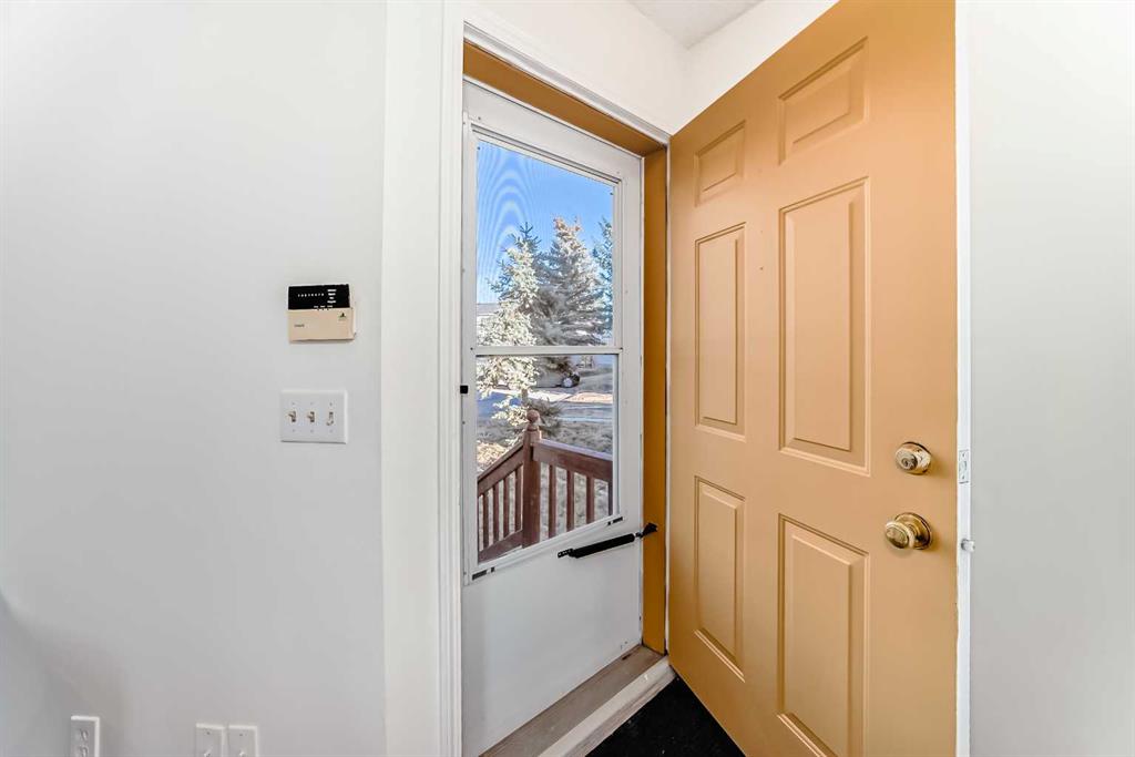 Fifth View of 11 MARTINRIDGE Place NE, Martindale, Calgary, Alberta, T3J 3B8