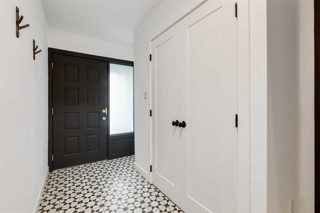 Third View of 256 Point Mckay Terrace NW, Point McKay, Calgary, Alberta, T3B 4V6