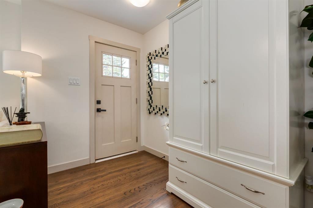 Third View of 5004 43 Street SW, Glamorgan, Calgary, Alberta, T3E 3R3